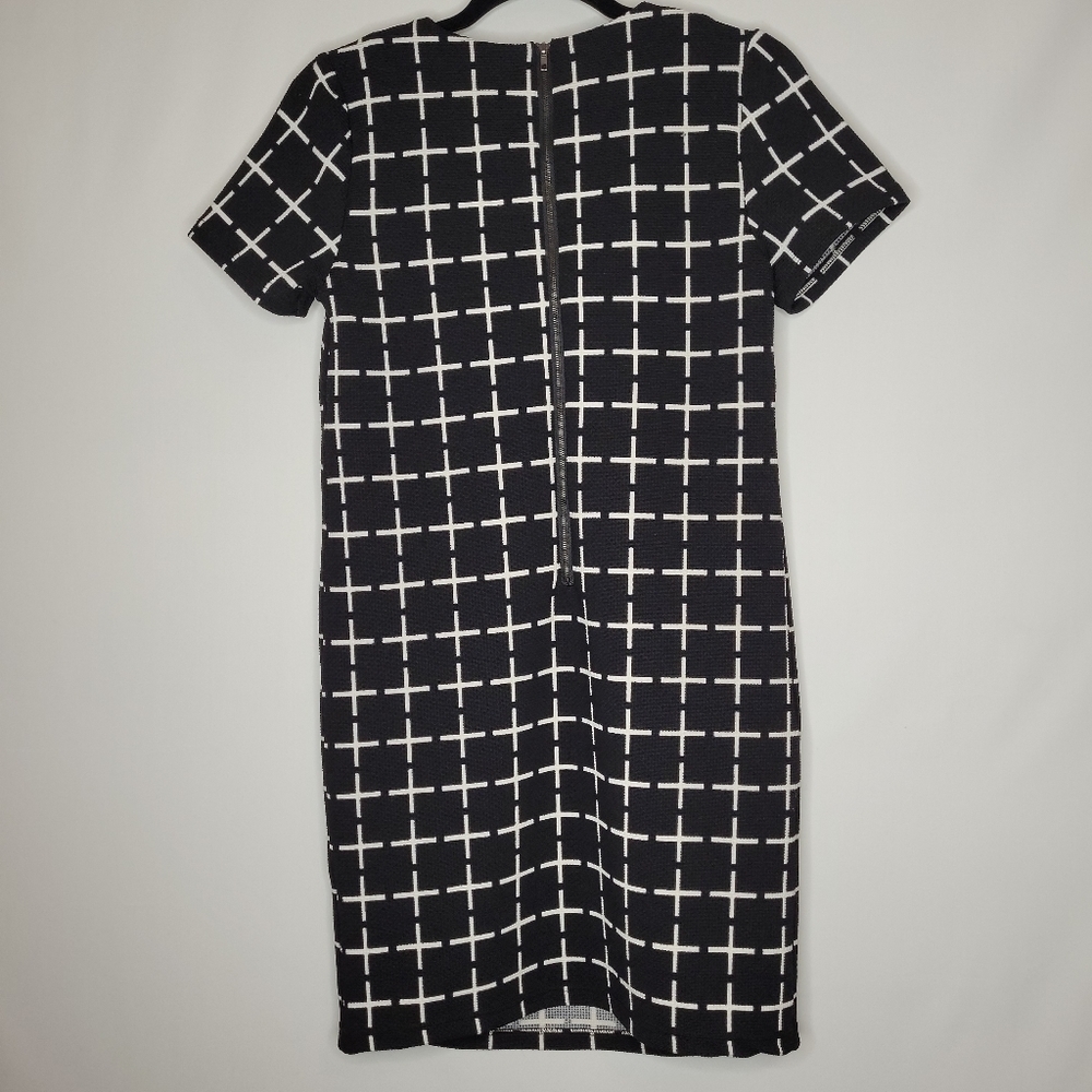 Romeo & Juliet Couture Shift Dress - Picture 14 of 14